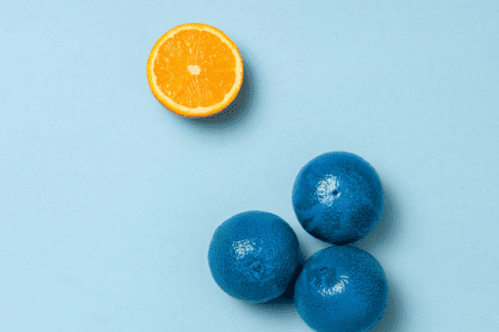 AINHOA EN EL PAÍS DE LAS NARANJAS AZULES